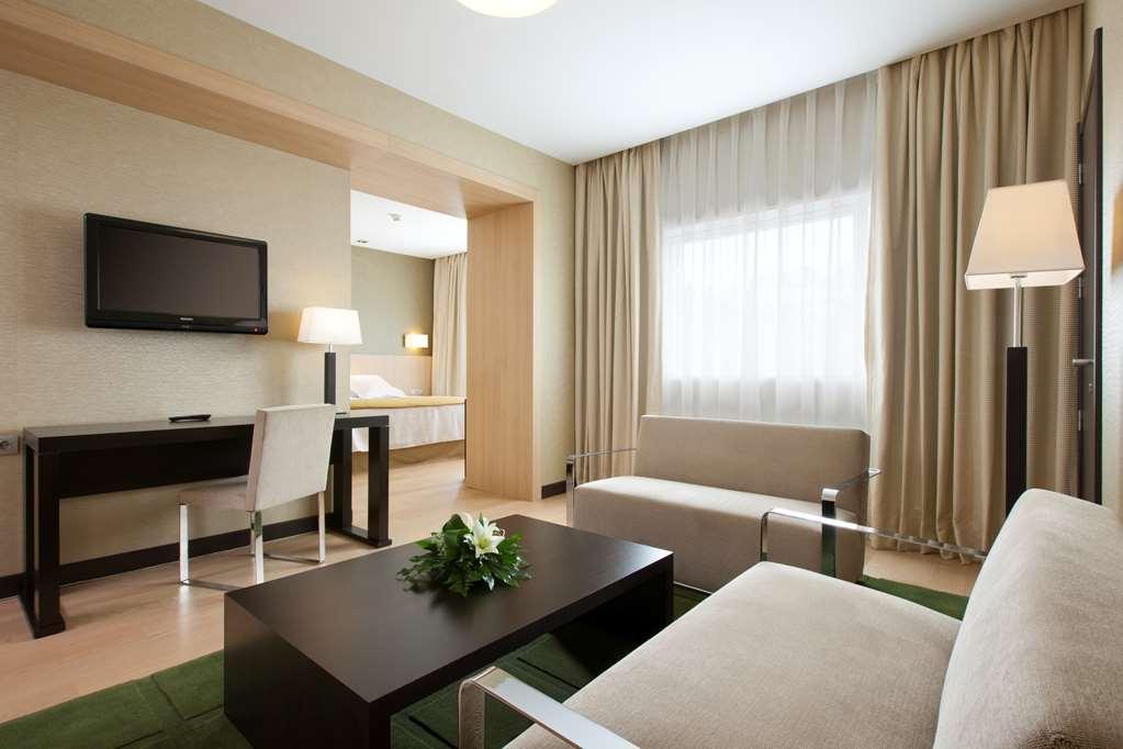 Nh Ribera Del Manzanares Hotel Madrid Room photo