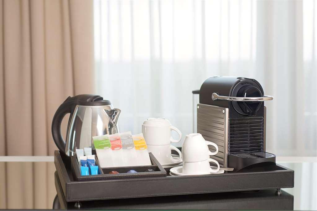 Nh Ribera Del Manzanares Hotel Madrid Room photo