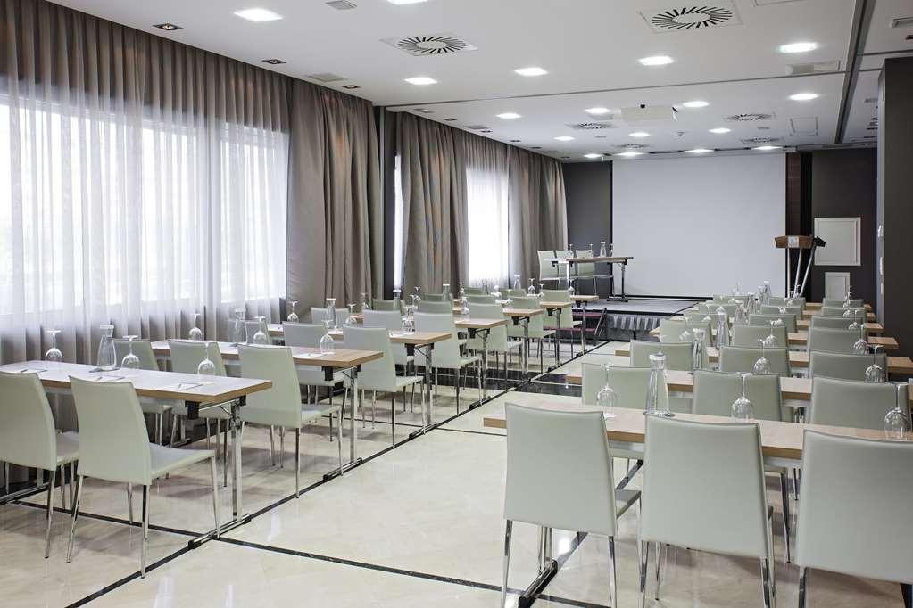 Nh Ribera Del Manzanares Hotel Madrid Facilities photo