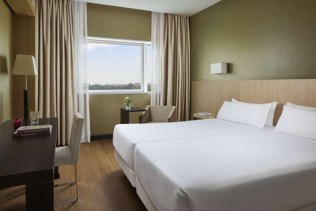 Nh Ribera Del Manzanares Hotel Madrid Room photo