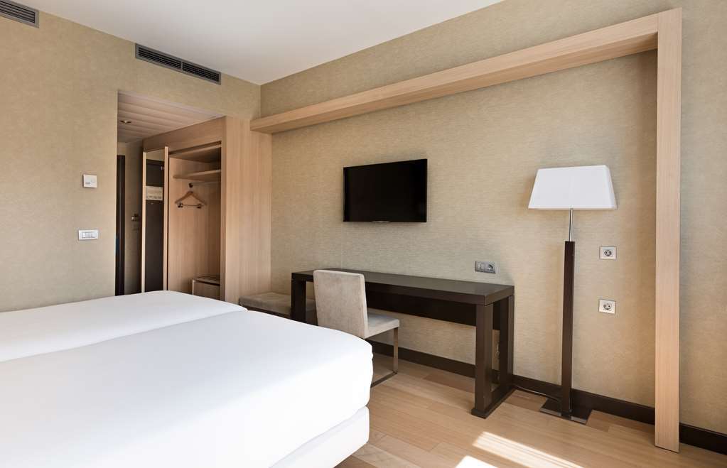 Nh Ribera Del Manzanares Hotel Madrid Room photo
